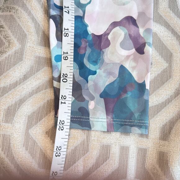 SPANX Booty Boost Active Painted Camo Pink Multi Active Printed ⅞ leggings NWT - Picture 5 of 10